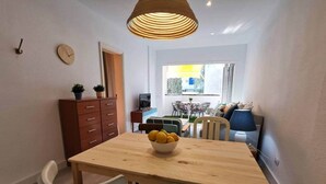 A dining area with a wooden table, a bowl of lemons, and chairs. - Agaete Park 128 By Pride Holiday Rentals (Playa del Ingles)