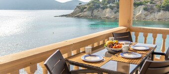 VISTA AZUL 8 - Summer house facing the sea and a few steps from the beach.