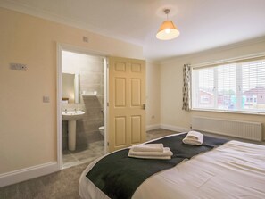 3 bedrooms, free WiFi, bed sheets