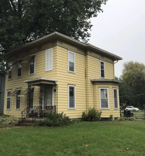 700 Douglas Ave, Close to Main Street, Garage!