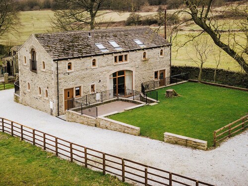 Sycamore Barn - UK33353