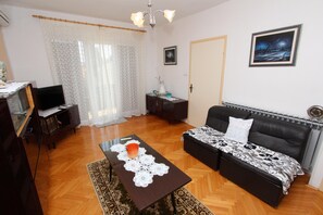 Apartment, 2 Bedrooms, Balcony | Living area