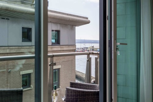 Isle be Back - Harbourfront Views from Balconies