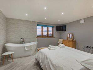 1 bedroom, free WiFi, bed sheets - 1 bedroom accommodation in Penrhos Feilw, near Trearddur Bay (Penrhos Feilw, near Trearddur Bay)