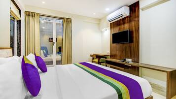 Deluxe kamer | Een bureau, een strijkplank/strijkijzer, gratis wifi, beddengoed