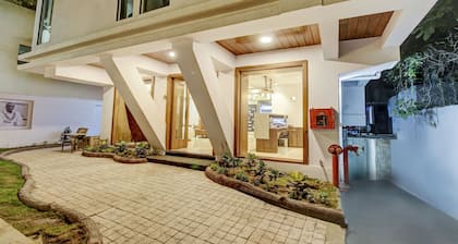 Treebo The Pavilion, Railway Station