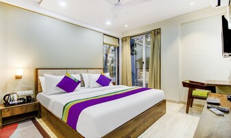 Deluxe Room | Desk, iron/ironing board, free WiFi, bed sheets