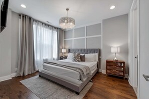 4 bedrooms, iron/ironing board, WiFi, bed sheets - Luxury Downtown Nashville Home + Stunning City Views (Nashville)