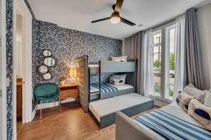 4 bedrooms, iron/ironing board, WiFi, bed sheets
