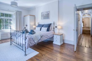 5 bedrooms, iron/ironing board, WiFi