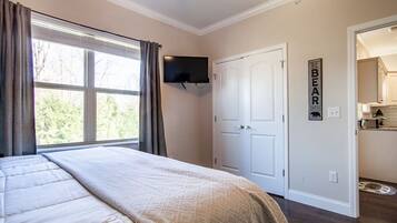 2 habitaciones, escritorio, tabla de planchar con plancha y wifi