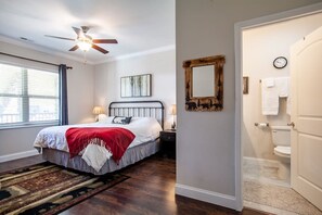 2 habitaciones, escritorio, tabla de planchar con plancha y wifi 