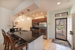 Fridge, microwave, oven, stovetop - Grand Champions Villas 61- Wailea (Kihei)