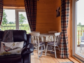 Living area - Pheasant Lodge - UK33402 (Billesdon, near Leicester)