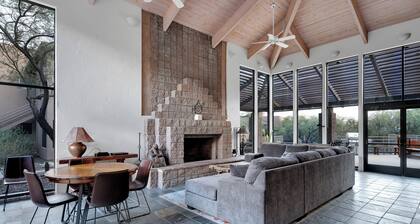 Beautifully Remodeled Sonoran Oasis – 2BR Condo w/Pool, Mtn Views & Pet Friendly