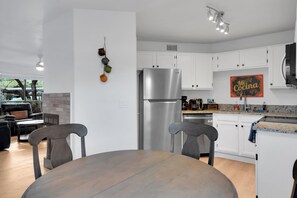 Dining - Beautifully Remodeled Sonoran Oasis – 2BR Condo w/Pool, Mtn Views & Pet Friendly (Tucson)