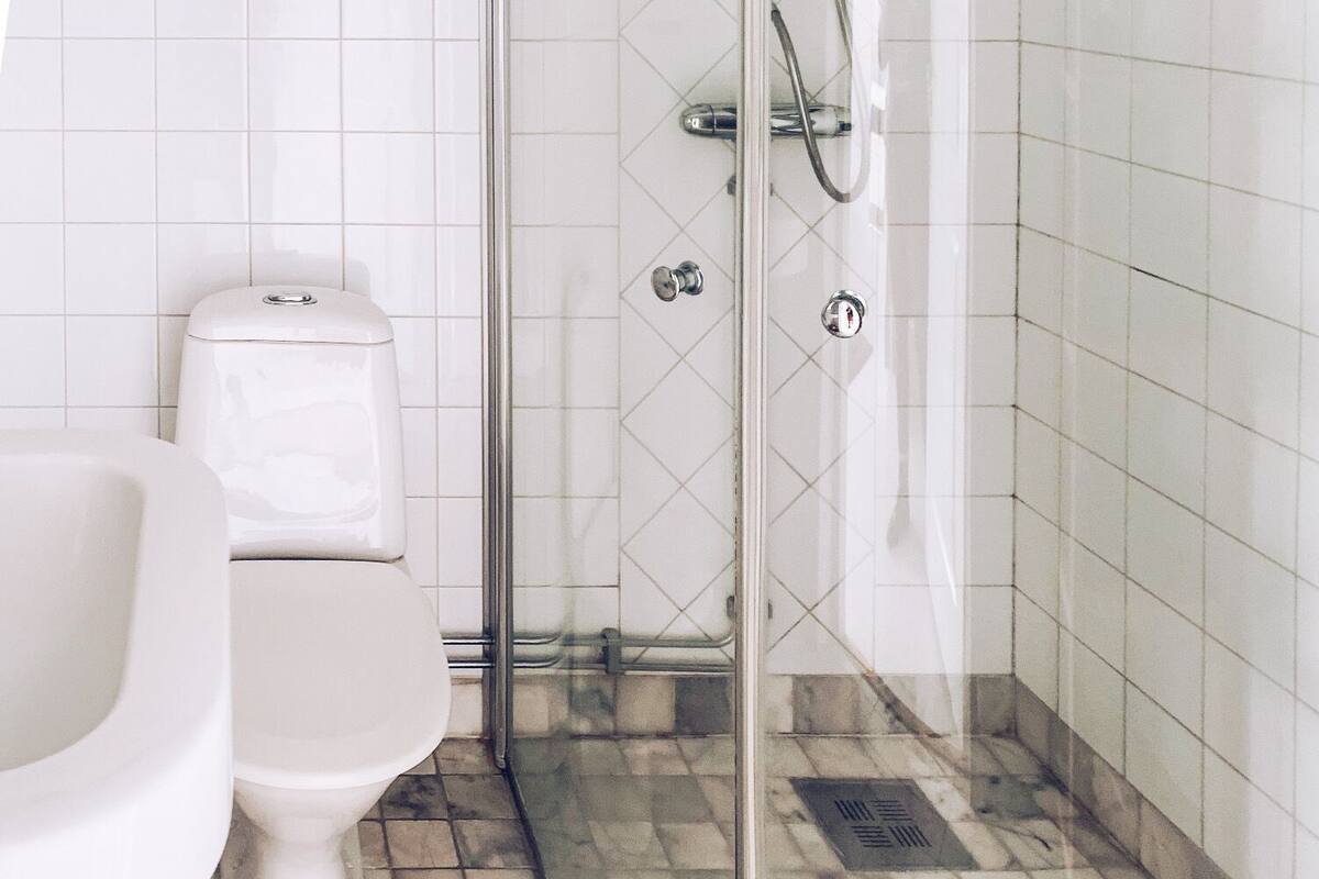 double room | bathroom | shower, eco-friendly toiletries