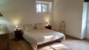 5 habitaciones, cuna de viaje, wifi y ropa de cama