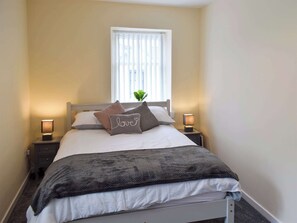 3 bedrooms, WiFi, bed sheets