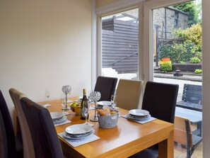 Dining - 3 bedroom accommodation in Ceres, near Cupar (Ceres, near Cupar)