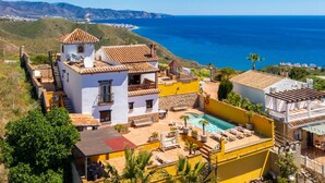 A coastal villa with a swimming pool, a terrace, and a view of the sea. - Villa Benizan Private Pool, Sea Views, A/C, WiFi (Torrox)