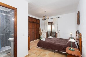 4 Schlafzimmer, Bügeleisen/Bügelbrett, WLAN, Bettwäsche