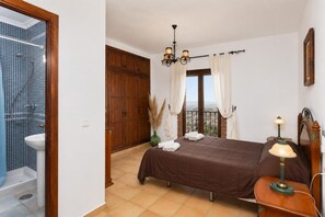 4 Schlafzimmer, Bügeleisen/Bügelbrett, WLAN, Bettwäsche
