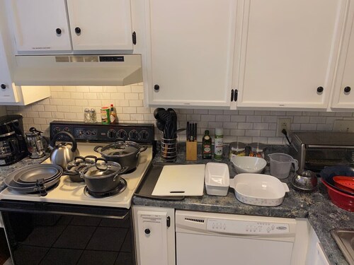 Comfort and Convenience!  Close to Downtown Spfd.