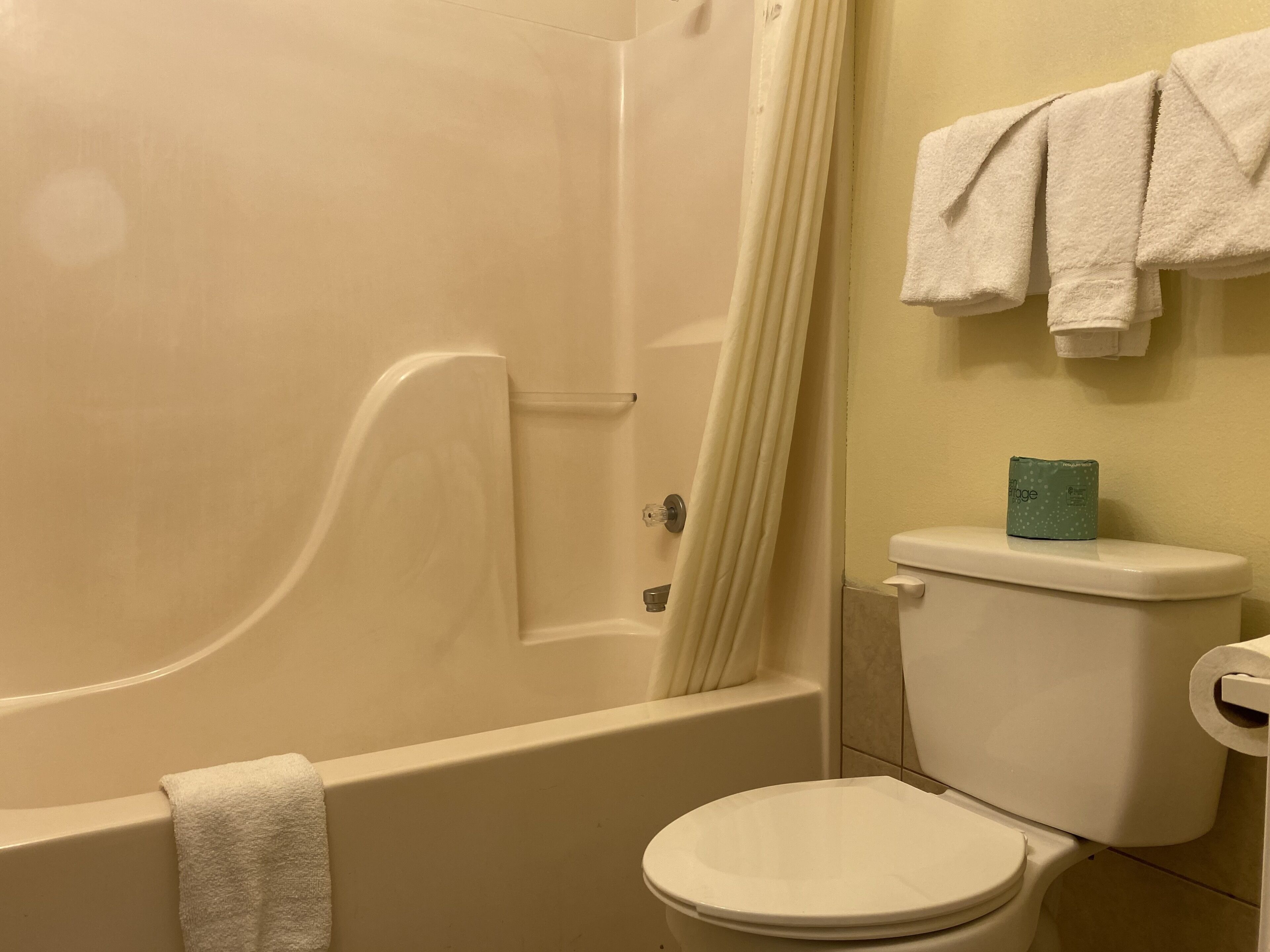 Ensemble baignoire-douche