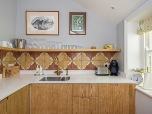 Dishwasher, highchair - The Nook at Henge Estate (Shrewton)