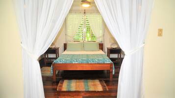 6 bedrooms, in-room safe, WiFi (free), bed sheets