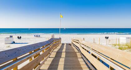 Luxury Direct Beachfront Walk to restaurants Waterslide-Lazy River-Hot tub