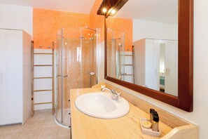 Hair dryer, towels, soap, toilet paper - Vista Es Pujols 2 (Formentera)