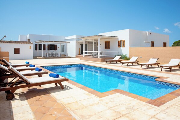 Piscine couverte, piscine extérieure