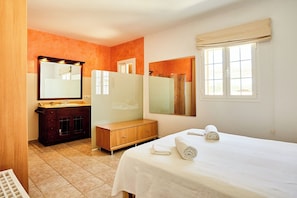 3 bedrooms, WiFi, bed sheets
