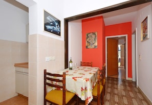 Apartment, Multiple Beds | Interior