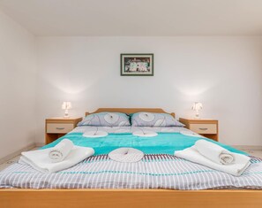 Apartment, 3 Schlafzimmer, Balkon | 3 Schlafzimmer, Schreibtisch, Bügeleisen/Bügelbrett, kostenloses WLAN