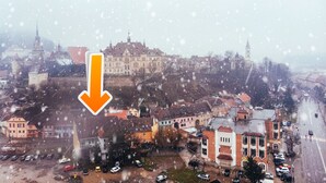 A historic town with a prominent castle and a large church. - MOLDO HOUSE, "CASA MOLDO", AT THE FOOT OF THE MEDIEVAL FORTRESS, CENTRAL (Sighișoara)