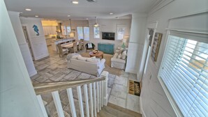 A spacious living area with a high ceiling, a dining area, and a kitchen. - Hangtime Inlet Beach/Next to Rosemary Beach (Inlet Beach)