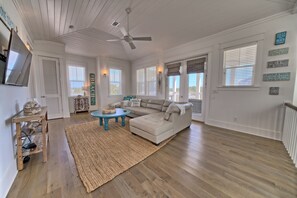 Smart TV, DVD player, stereo