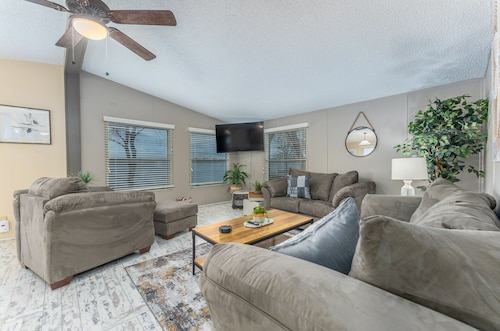 WATERFRONT HOME ON LAKE MADISON