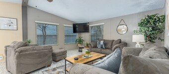 WATERFRONT HOME ON LAKE MADISON