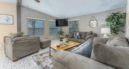 WATERFRONT HOME ON LAKE MADISON