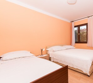 2 عدّة غرف نوم ومكواة/لوح كي وواي فاي مجانًا وملاءات أسرّة