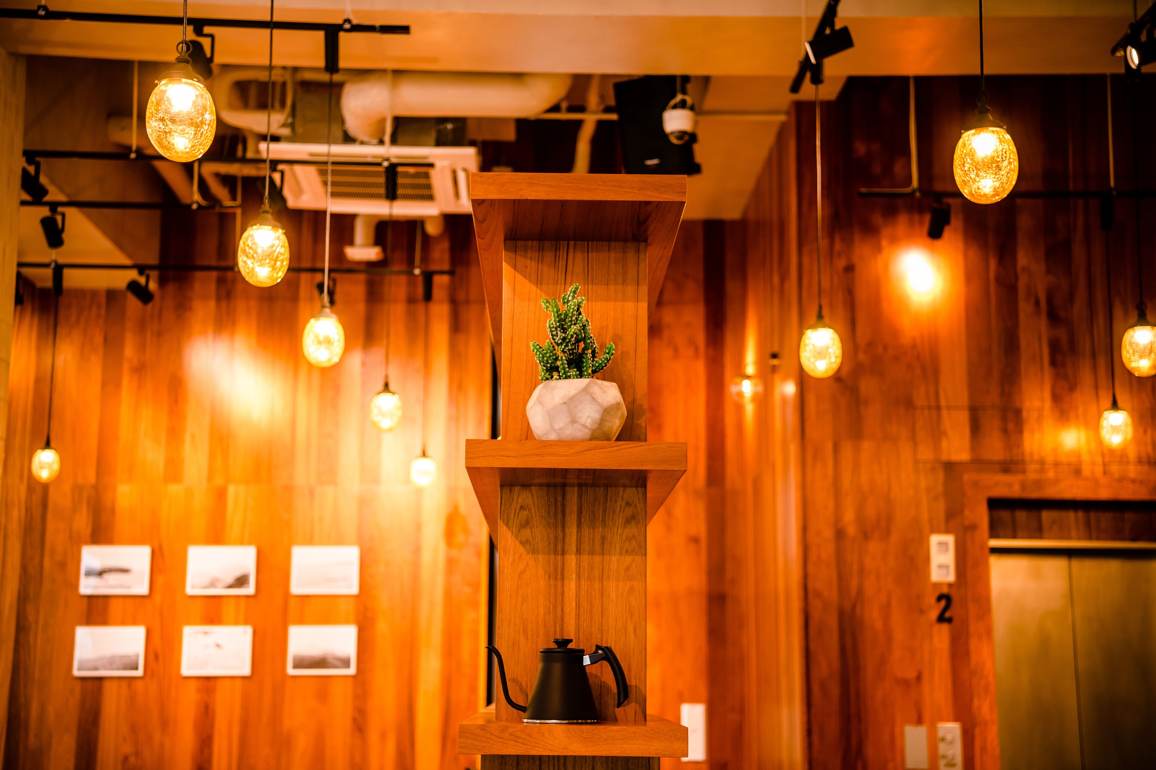 breakfast, lunch, brunch served; hawaiian cuisine