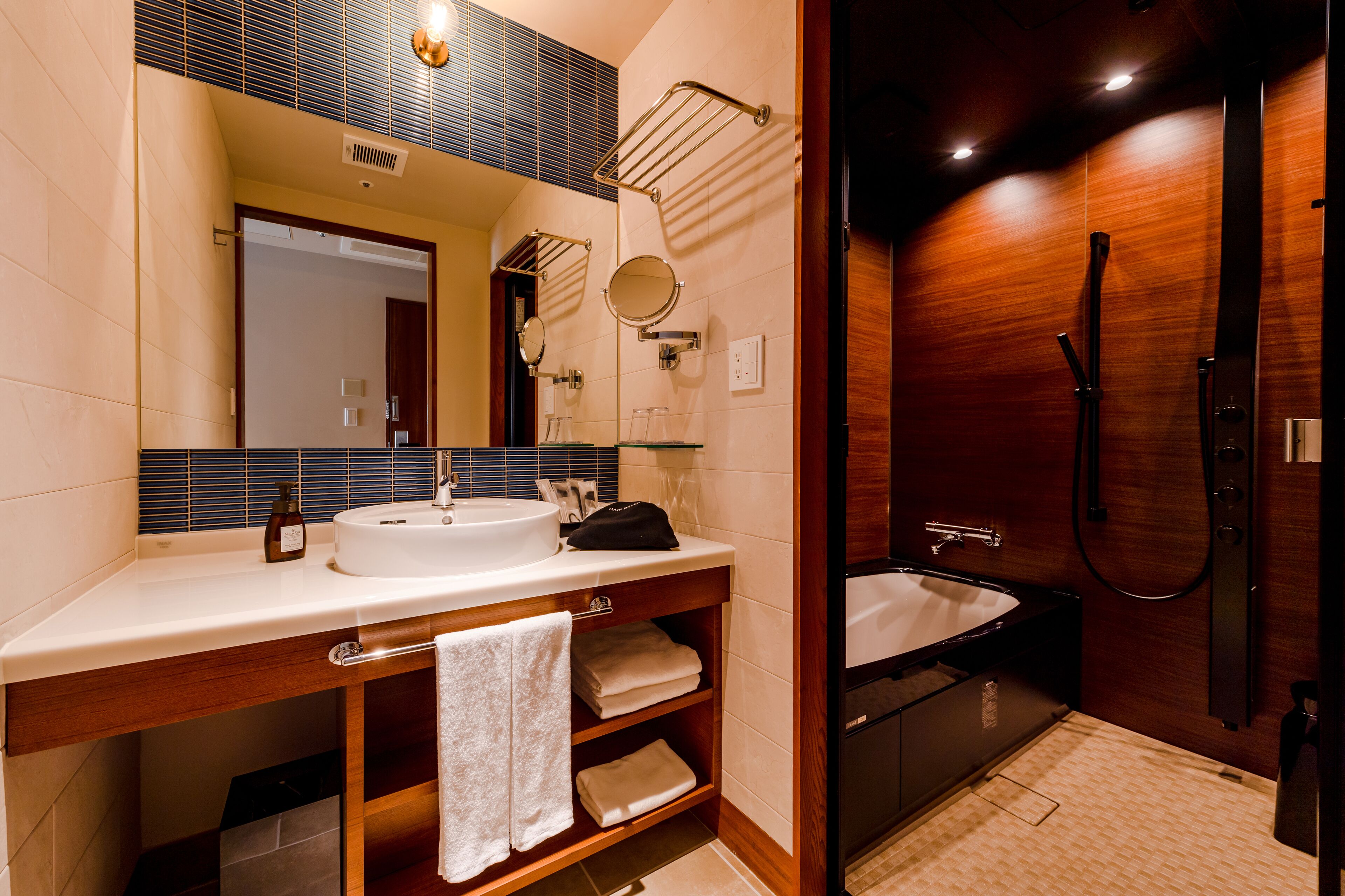 terrace double room, non smoking | bathroom | combined shower/bathtub, deep-soaking bathtub, free toiletries