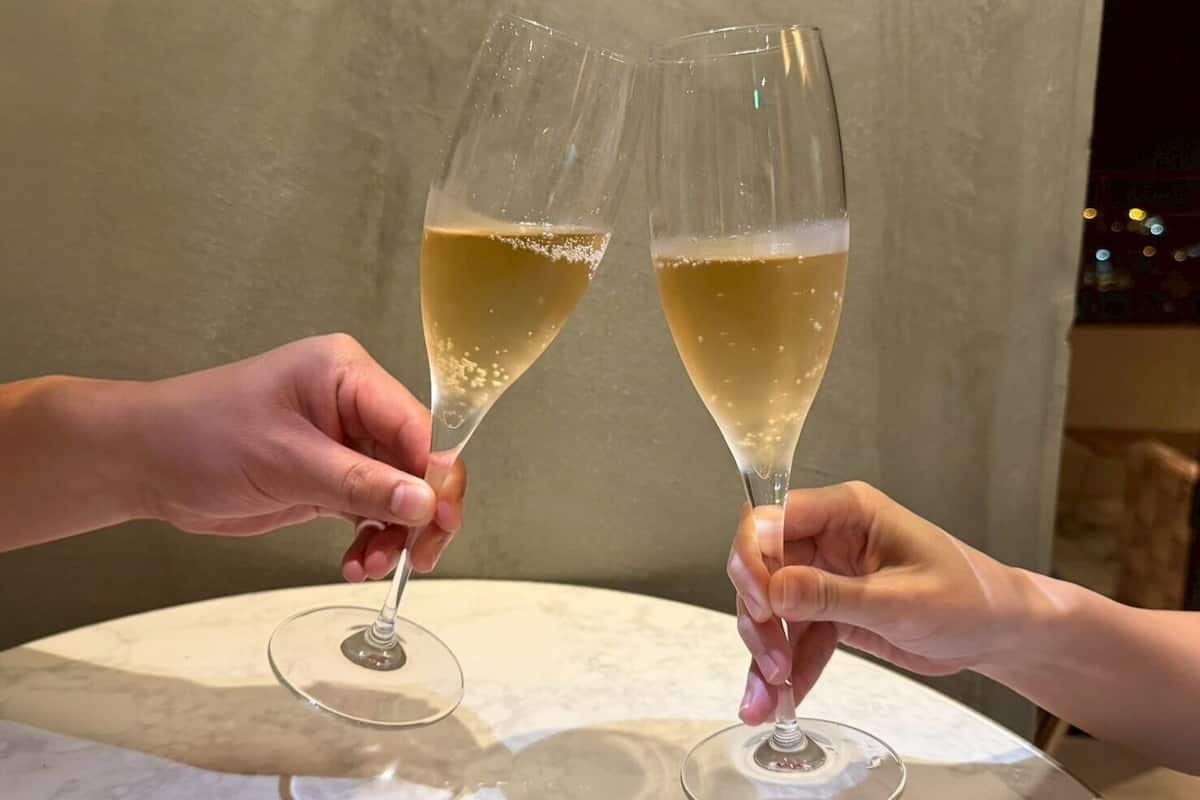 客房内保险箱、办公桌、遮光窗帘、熨斗/熨板