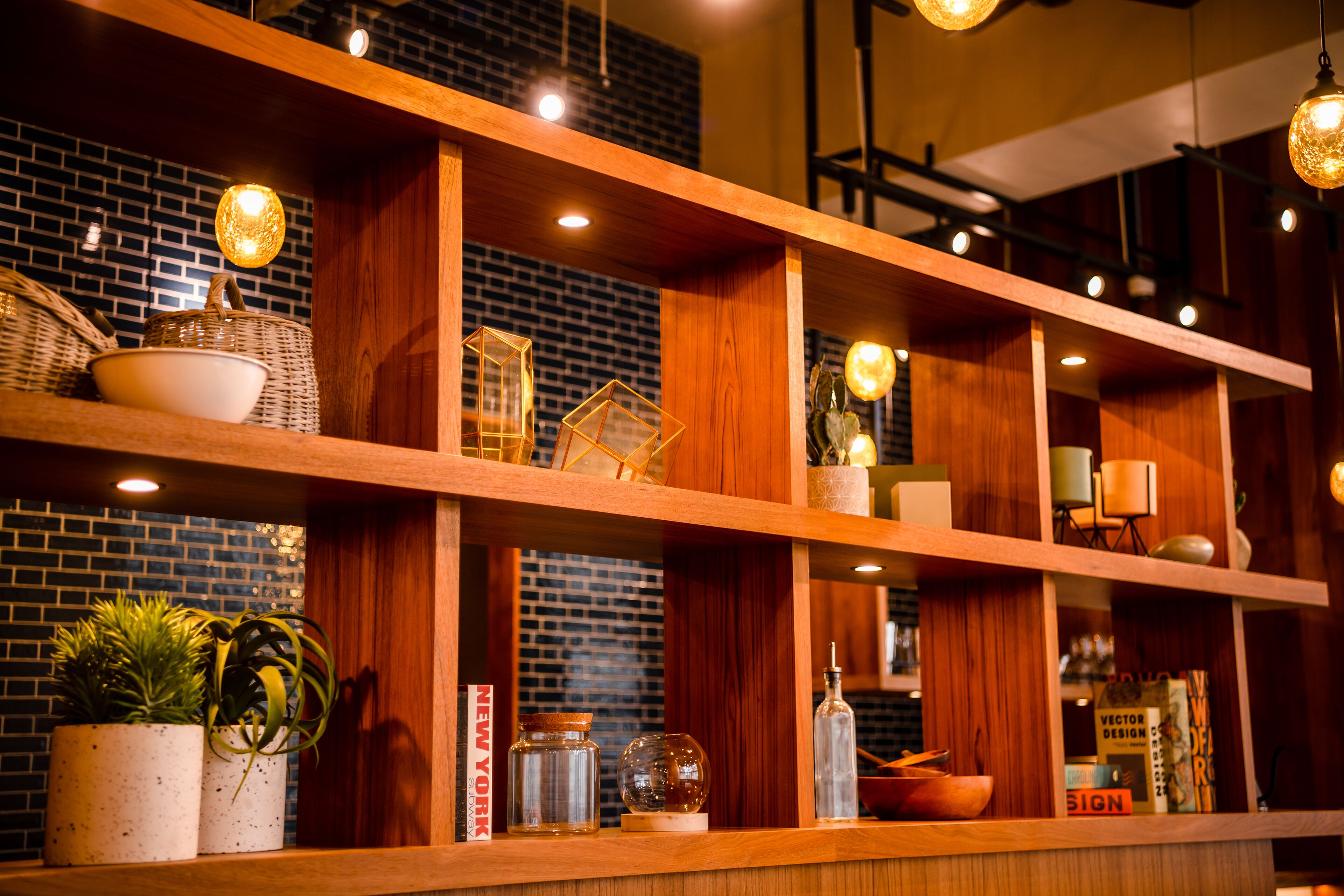 breakfast, lunch, brunch served; hawaiian cuisine