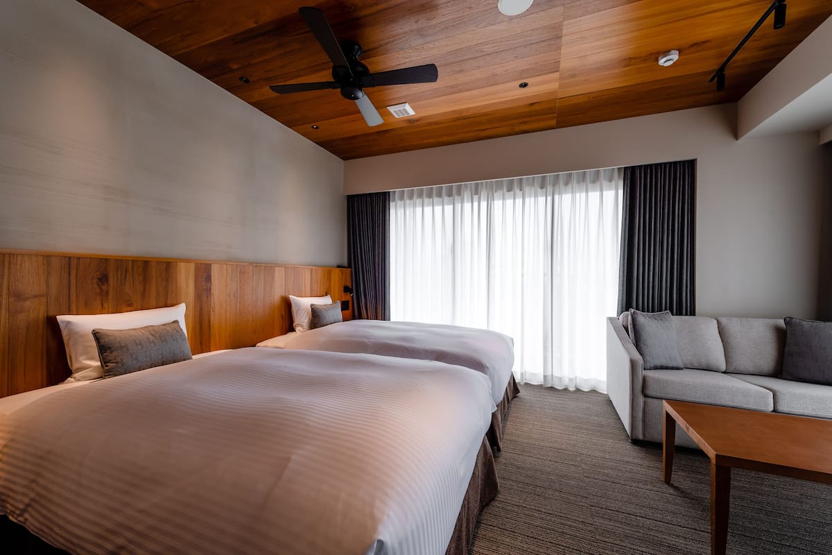 Deluxe Twin Room, Non Smoking | In-room safe, blackout drapes, iron/ironing board, free WiFi