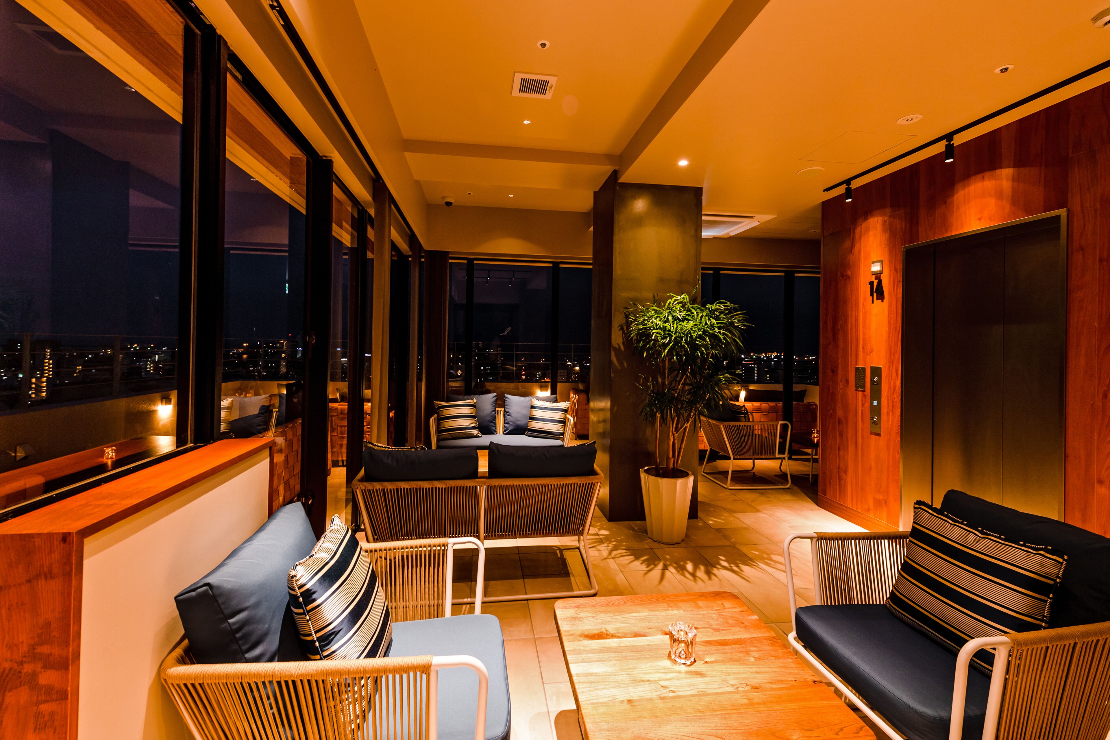 Bar à cocktails, vue sur l'océan, ouvert tous les jours